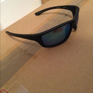 Matte black (New) Polarized lenses with a sleek design.